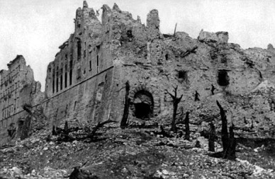 Źródło zdjęcia: http://www.dailymail.co.uk/news/article-1188109/Monte-Cassino-veteran-Alfred-eat-talk-properly-shrapnel-carried-1944-suddenly-drops-out.html